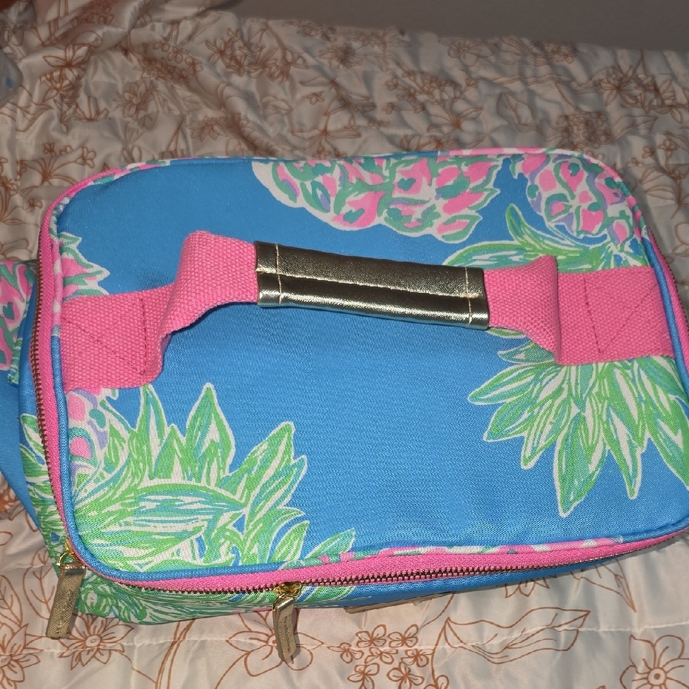 Lilly Pulitzer Blue Pineapple Lunch Bag Or Wine Carrier with Pink Accents - Picture 4 of 9